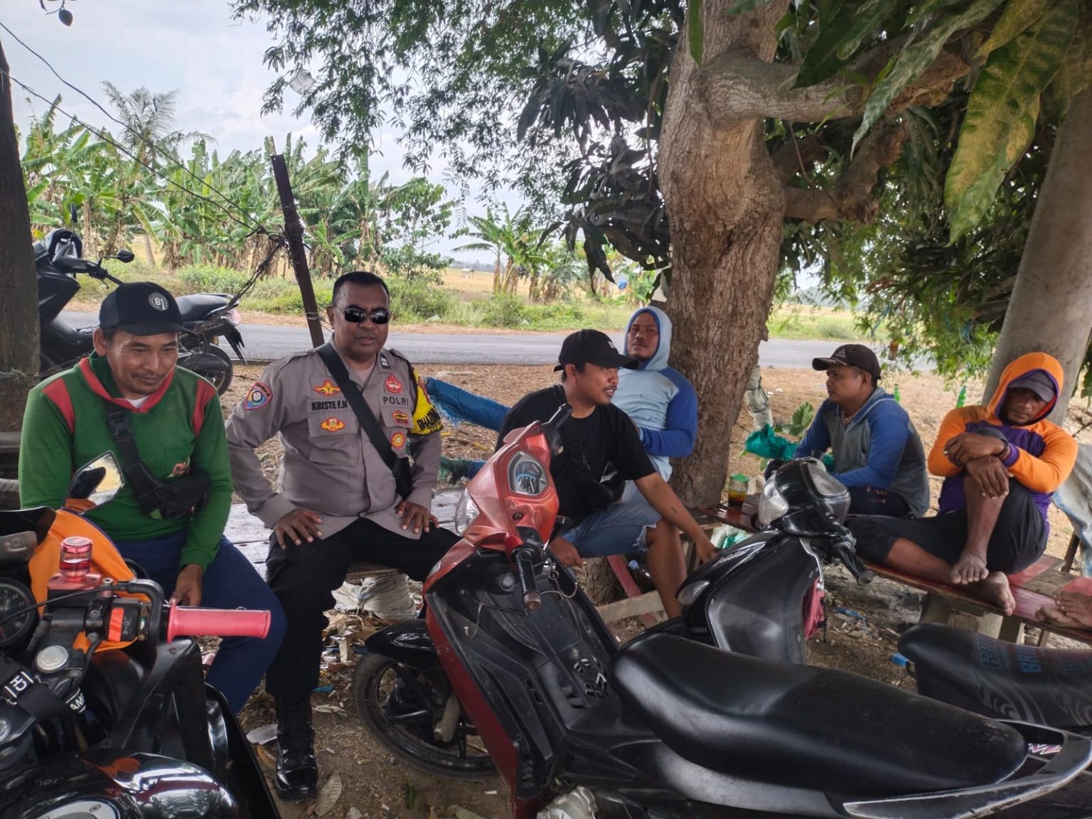 Jalin Silaturahmi, Bhabinkamtibmas Polsek Gabuswetan Gelar Sambang Silaturahmi Warga Desa Gabuskulon